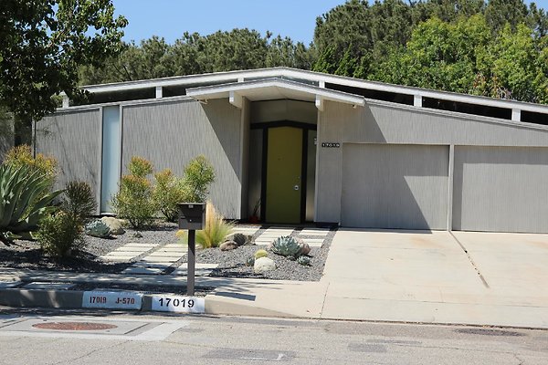 Neighborhood.EICHLER.Lisette.GranadaHills