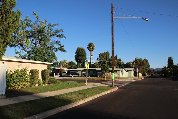 15.19592.Ingomar.St.Reseda 15.19592.Ingomar.St.Reseda