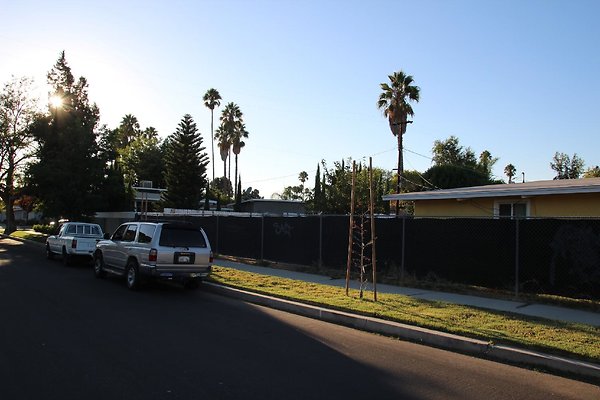 48.19592.Ingomar.St.Reseda 48.19592.Ingomar.St.Reseda