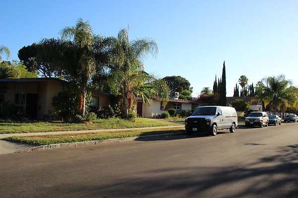 35.19409.Lull.St.Reseda