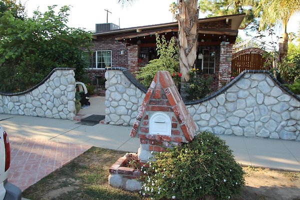 37.19409.Lull.St.Reseda