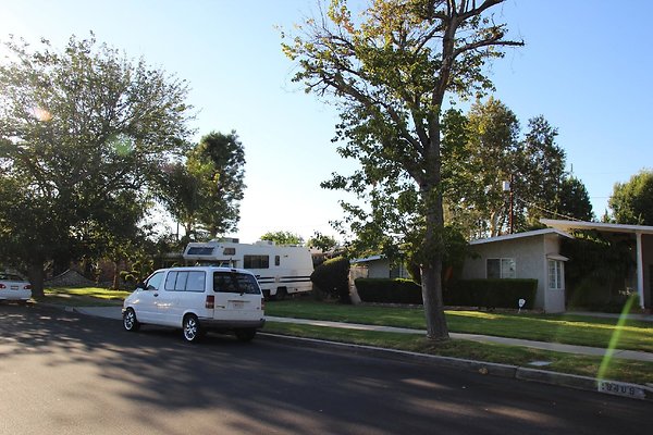 08.19409.Lull.St.Reseda