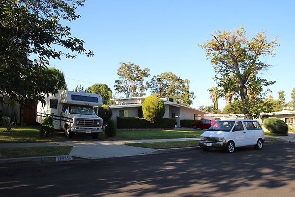 29.19409.Lull.St.Reseda