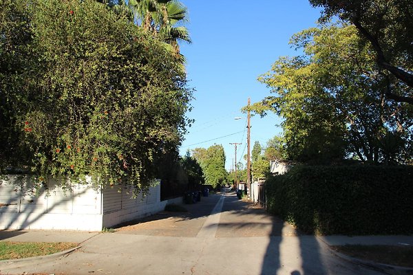 62.7612.Bothwell.Rd.Reseda