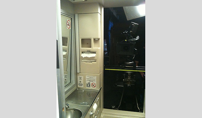 Air-Hollywood-Wild-Lavatory-Set-3