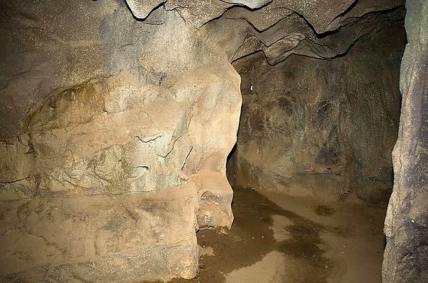 Blue Cloud Cave.Int.4