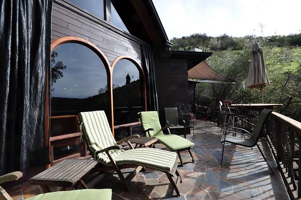 8956 balcony