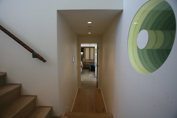 134E Master Bedroom Hallway 0095 1