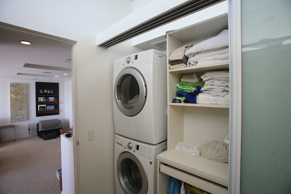 134E Bathroom Laundry Room 0089 1