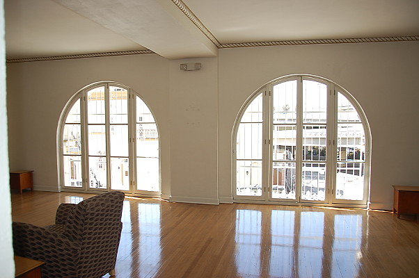 OddFellows.Mezzine.Oak Side Salon05