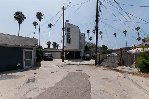 5250 garage8