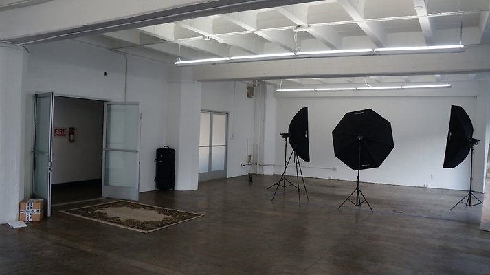 5-Los-Angeles-St-Showroom