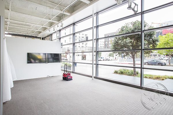 Concrete Office.Empty.10