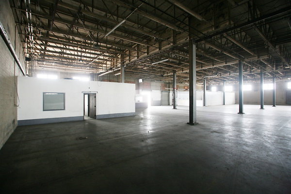 818-4 Warehouse LS Offices 0152 1