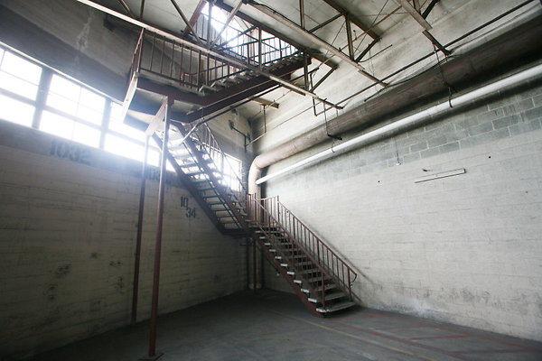 818-4 Warehouse LS Staircase 0172 1