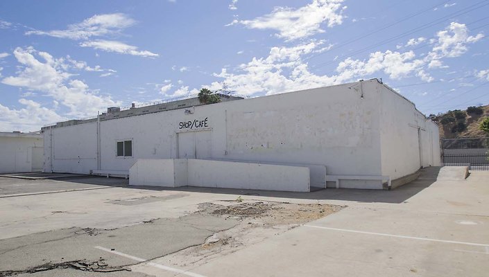 Lincoln-Heights-Warehouse-425-San-Fernando-Warehouse-Front-Parking-Lot-019