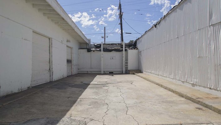 Lincoln-Heights-Warehouse-425-San-Fernando-Warehouse-Front-Parking-Lot-030