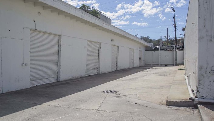 Lincoln-Heights-Warehouse-425-San-Fernando-Warehouse-Front-Parking-Lot-026