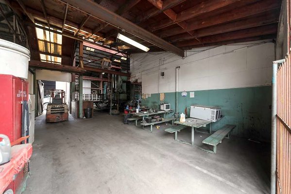 10989 warehouse29
