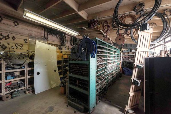 10989 warehouse42
