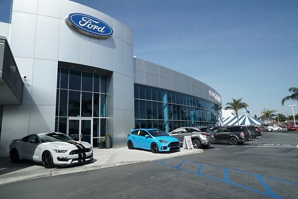 South Bay Ford.Lobby Ints