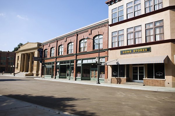 block-view-apartment-above-store