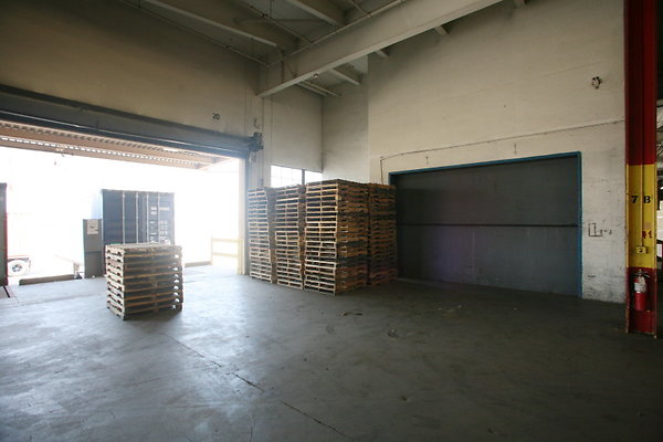 Warehouse Loading Door &amp; Elevator 0088 1
