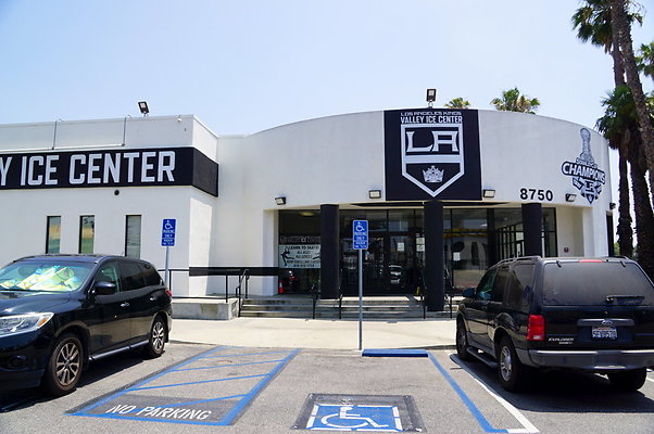 LA.Kings.Ice.Exts.02