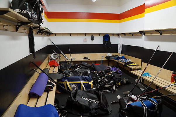 LA.Kings.Ice.Cal.Locker.Rm.2.02