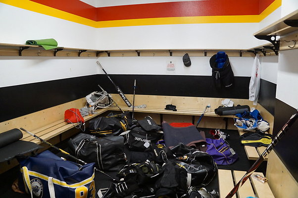 LA.Kings.Ice.Cal.Locker.Rm.2.03