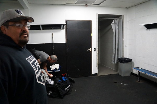 LA.Kings.Ice.Locker.Rm.4.03