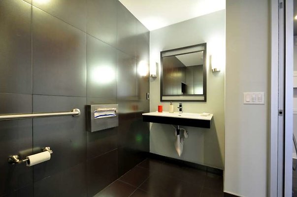 8753 bath2