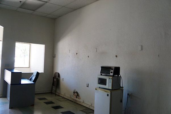 Cas.Village.31932.Store.24