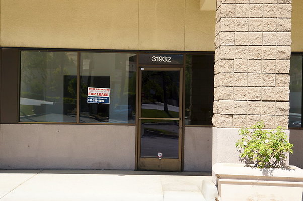 Cas.Village.31932.Store.03