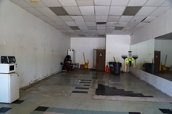 Cas.Village.31932.Store.12