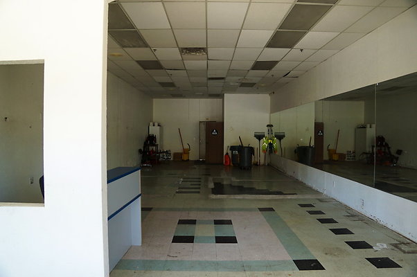 Cas.Village.31932.Store.09