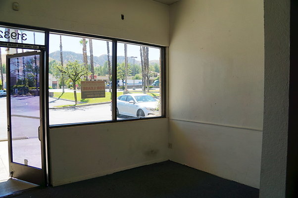 Cas.Village.31932.Store.16