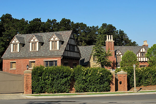 GoldenOaksRanch.Residential.Street.Houses03