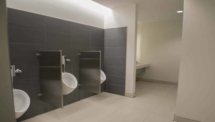150-N.-Orange-Grove-Restroom-02