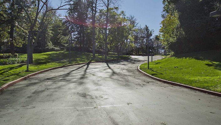 150-N.-Orange-Grove-Plaza-Parking-Lot-55