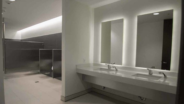 150-N.-Orange-Grove-Restroom-01
