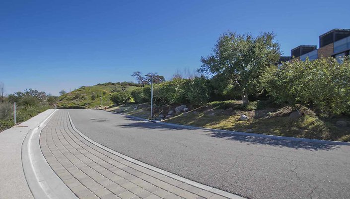 30440-Agoura-Road-Driveway-014