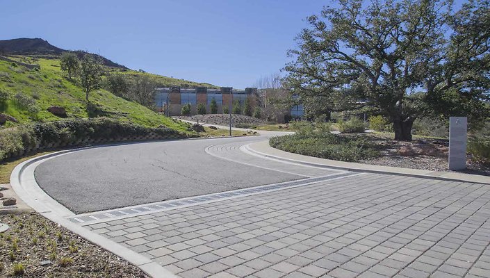 30440-Agoura-Road-Driveway-003