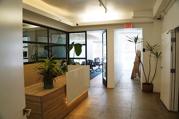 Key.Loc.Office.527.9th.Flr.64