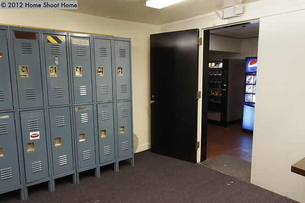 1905c 50locker room reverse