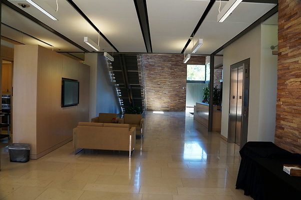 Hwd.Locs.Agoura.Rd.Office.102