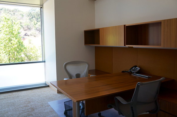 Hwd.Locs.Agoura.Rd.Office.69