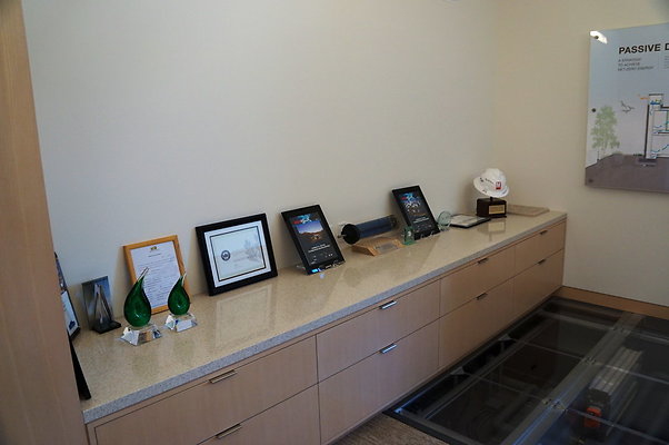 Hwd.Locs.Agoura.Rd.Office.77