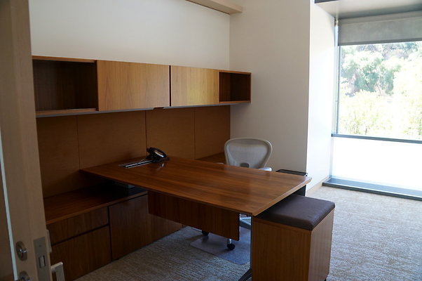 Hwd.Locs.Agoura.Rd.Office.75