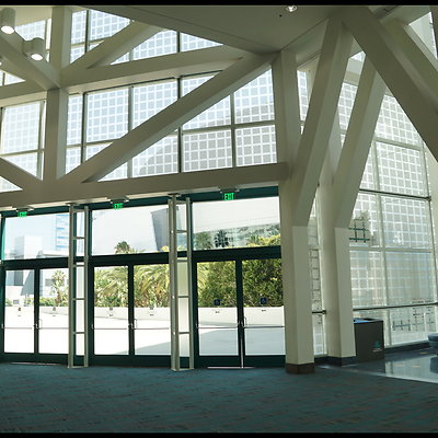 LA.Con.West.Hall.Lobby.67